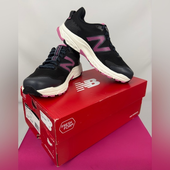 New Balance Women’s FRESH FOAM 510v6  Black with real pink and phantom 8… - Picture 3 of 10